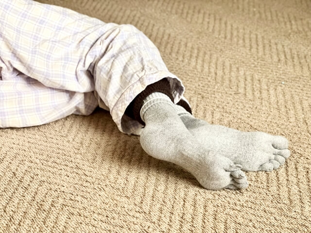 転倒した高齢女性